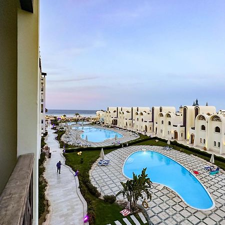 Luxury Beachfront Studio- Foreign Nationals Only Хургада Екстер'єр фото