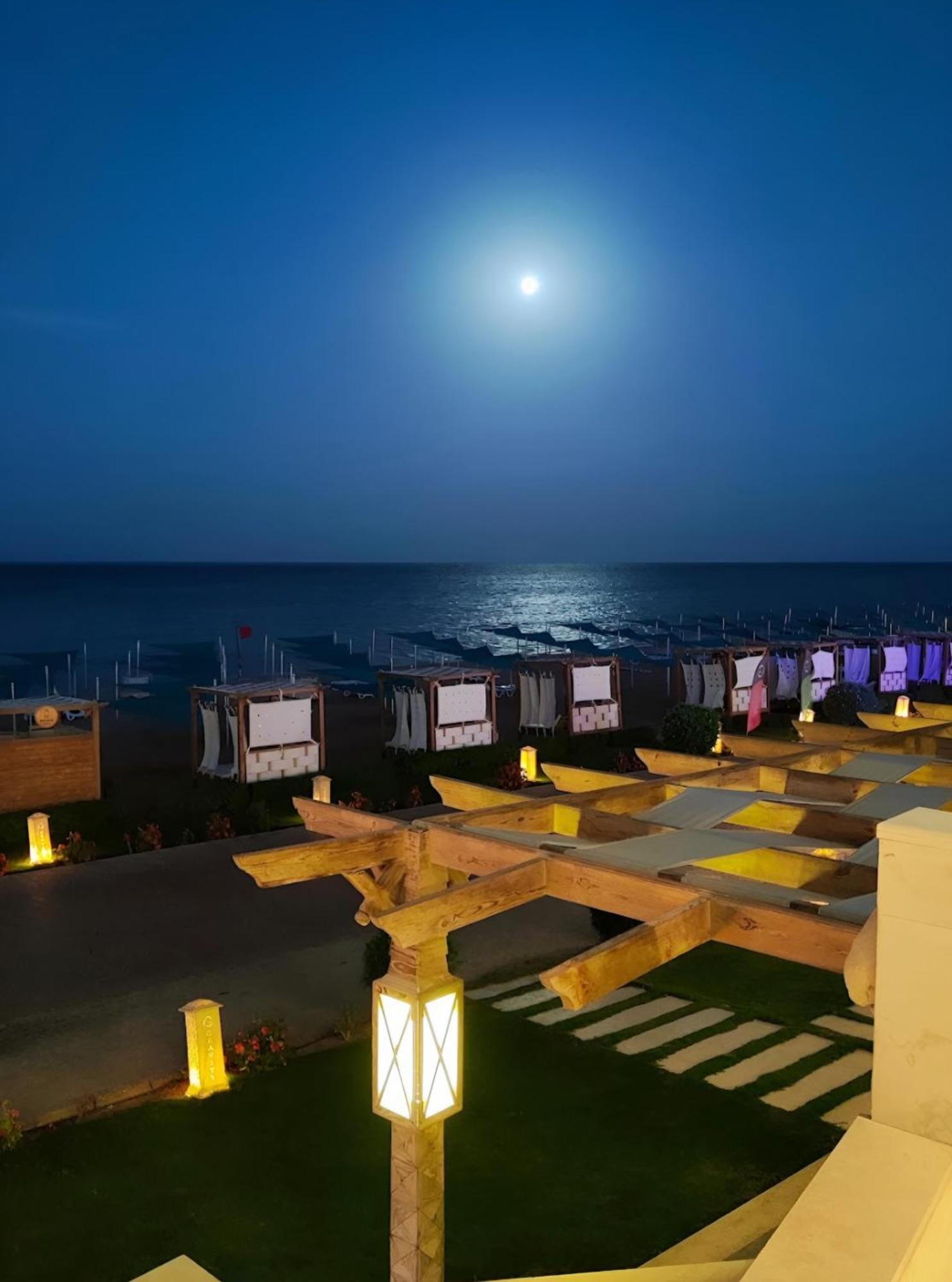 Luxury Beachfront Studio- Foreign Nationals Only Хургада Екстер'єр фото