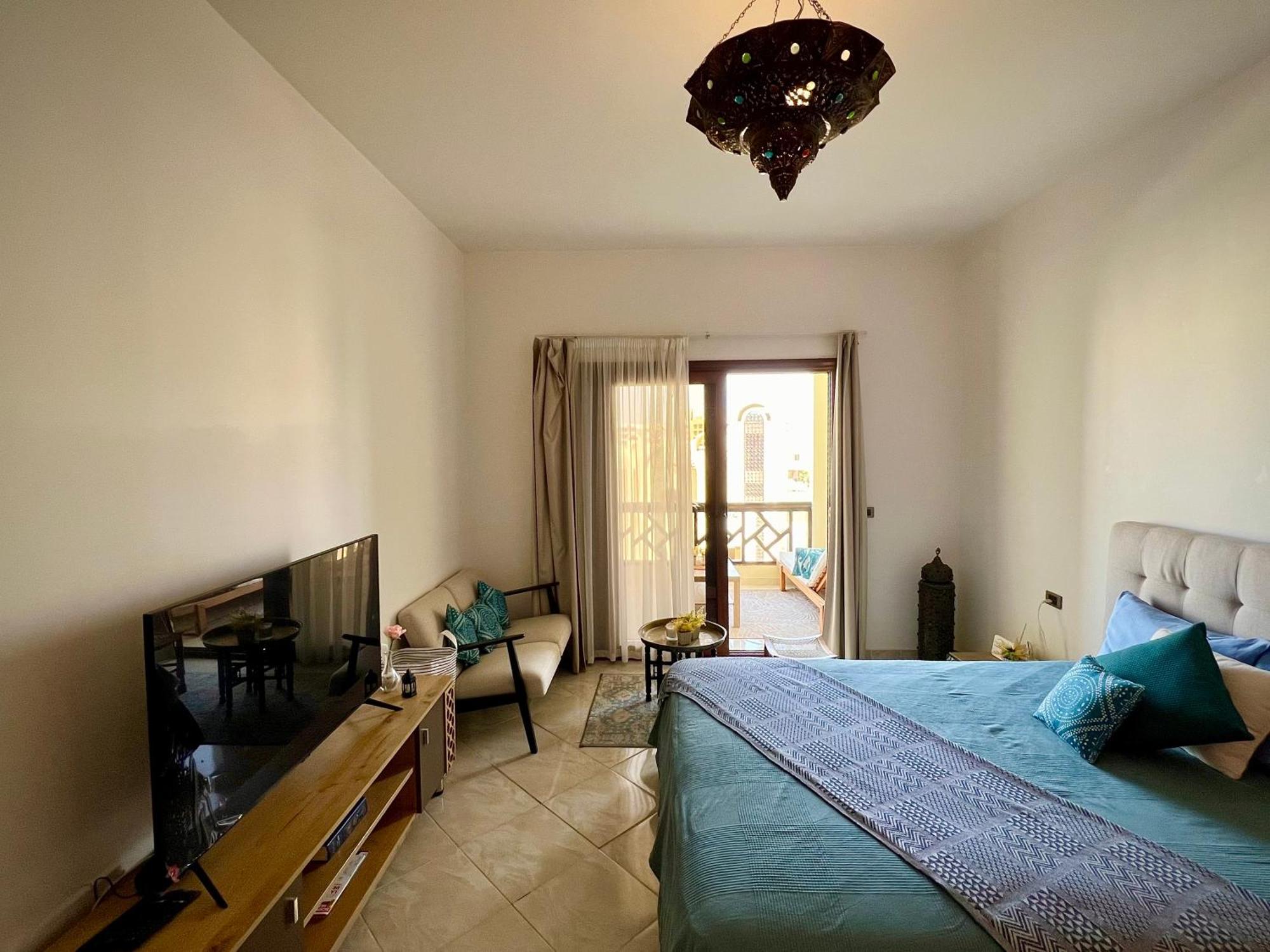 Luxury Beachfront Studio- Foreign Nationals Only Хургада Екстер'єр фото