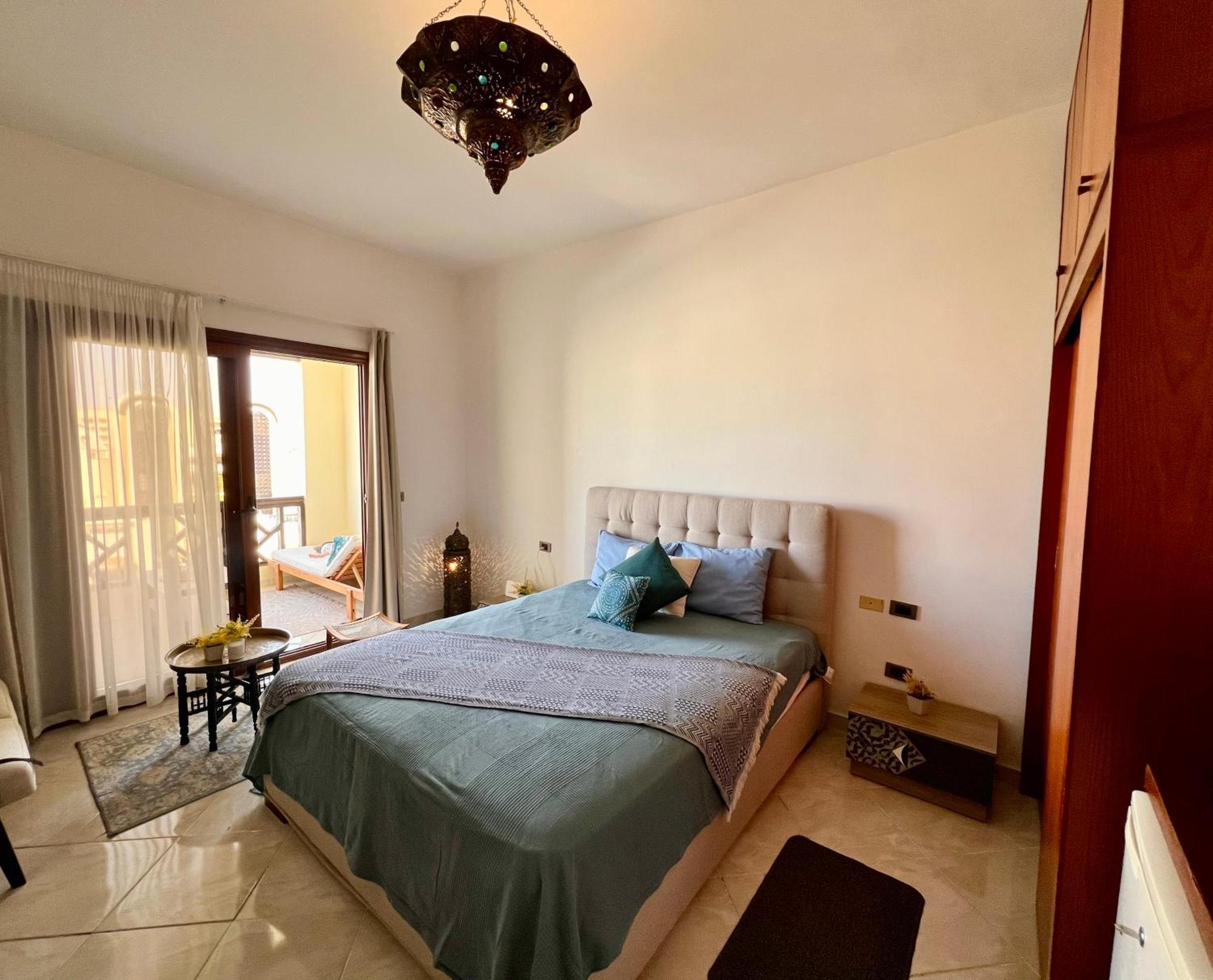 Luxury Beachfront Studio- Foreign Nationals Only Хургада Екстер'єр фото